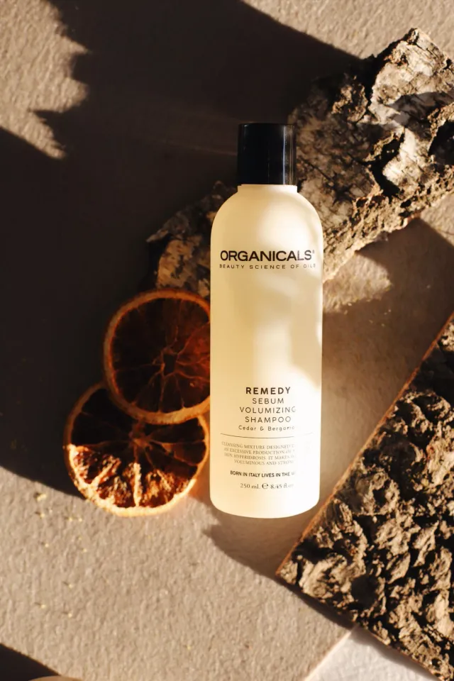 Szampon oczyszczający Sebum Volumizing Organicals – objętość i równowaga dla przetłuszczającej się skóry głowy