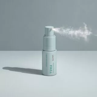 Puder zwiększający objętość YUMA – lekkość, tekstura i ochrona przed wilgocią