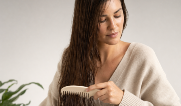Najgorsze nawyki, które niszczą twoje włosy — i czym je zastąpić